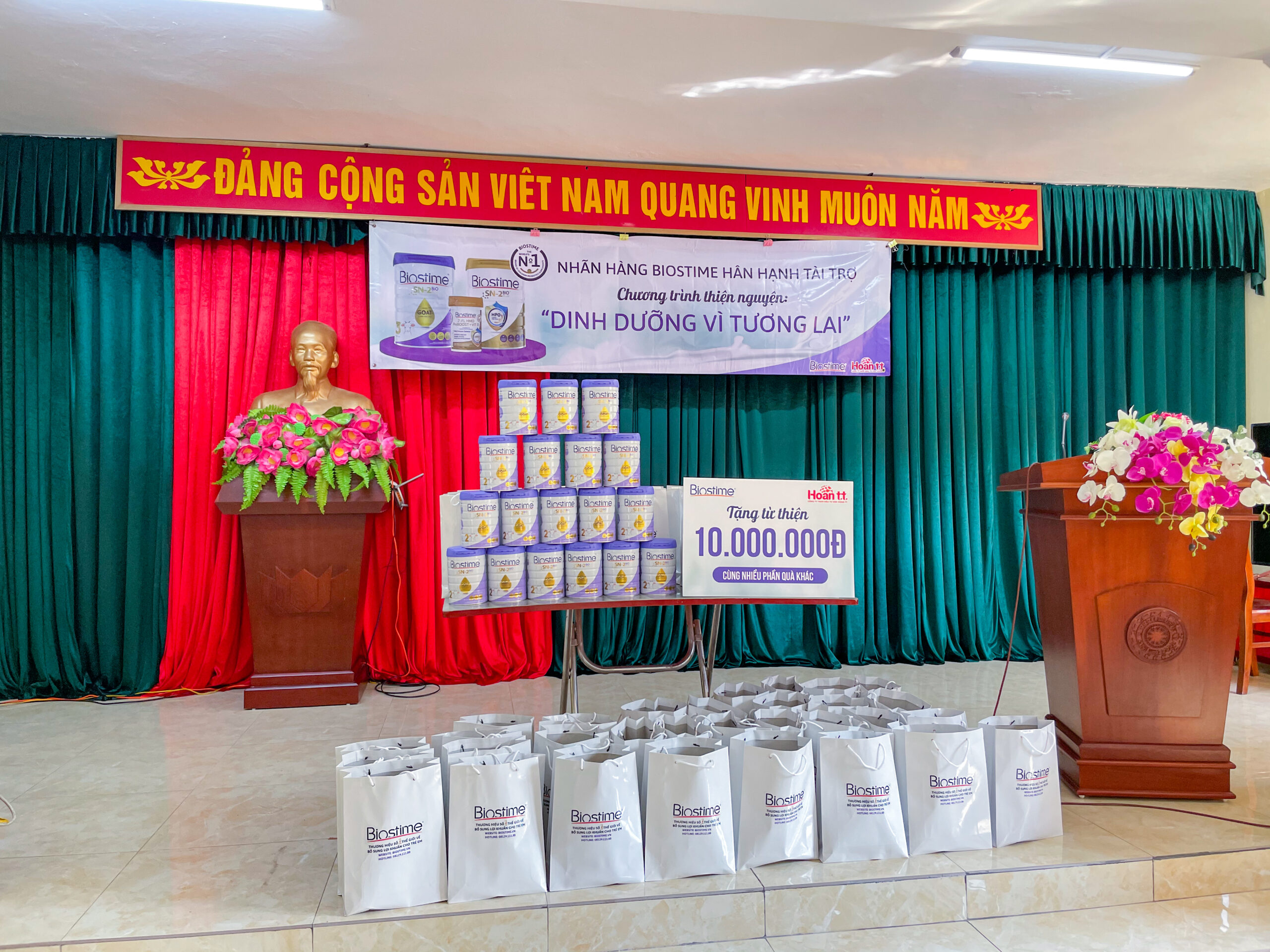 Biostime Việt Nam trao tặng những phần quà ý nghĩa đến Trung tâm bảo trợ công tác xã hội tỉnh Hưng Yên.