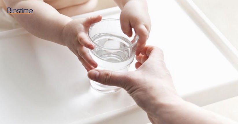 có nên cho trẻ sơ sinh uống nước có nên cho trẻ sơ sinh uống nước