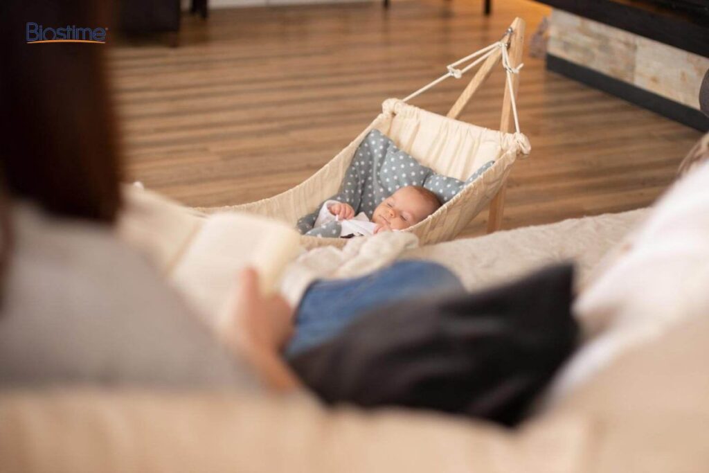Giải đáp vấn đề có nên cho trẻ sơ sinh nằm võng khi ngủ hay không? 5 trẻ sơ sinh nằm võng