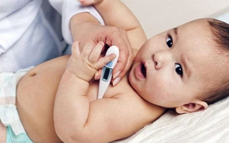 Trẻ sơ sinh ăn xong bao lâu thì tắm để đảm bảo an toàn? 9 trẻ sơ sinh ăn xon bao lâu thì tắm