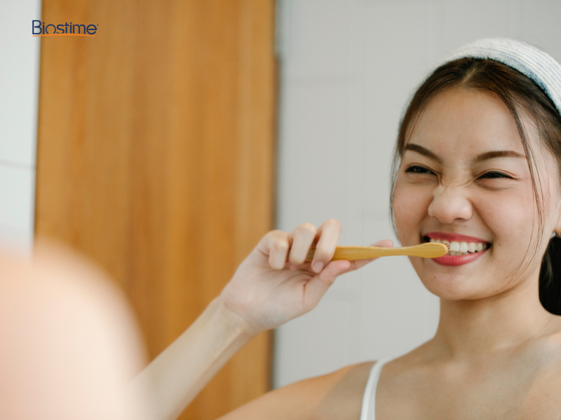 Tổng hợp kiến thức mẹ bầu cần biết trong lần đầu mang thai 9 Vệ sinh răng miệng đúng cách, tránh lây vi khuẩn và gây bệnh cho trẻ