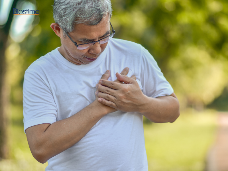 Giải đáp: Lượng cholesterol trong máu bao nhiêu là bình thường? 8 Cholesterol cao làm tăng nguy cơ tắc nghẽn mạch máu, gây đột quỵ, nhồi máu cơ tim và ảnh hưởng đến huyết áp, tuần hoàn