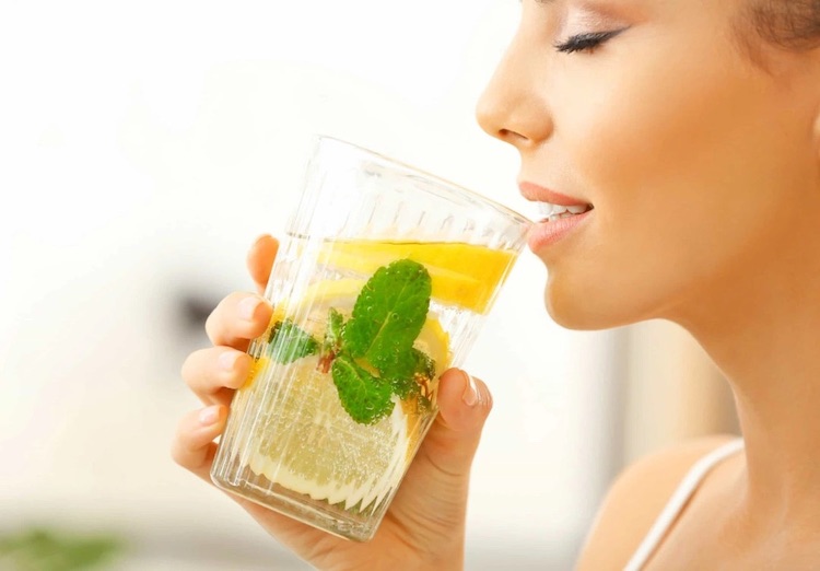 Giải thích chi tiết về việc uống nước chanh giảm mỡ máu 5 Uống nước chanh giảm mỡ máu hiệu quả bởi hàm lượng vitamin C và chất chống oxy hóa