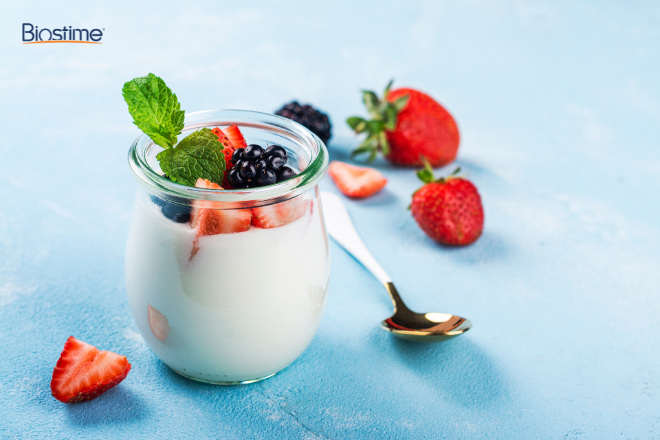 Ăn gì để tăng cholesterol tốt một cách tự nhiên và an toàn? 24 Nên chọn loại sữa chua ít đường, ít béo để tối ưu lợi ích