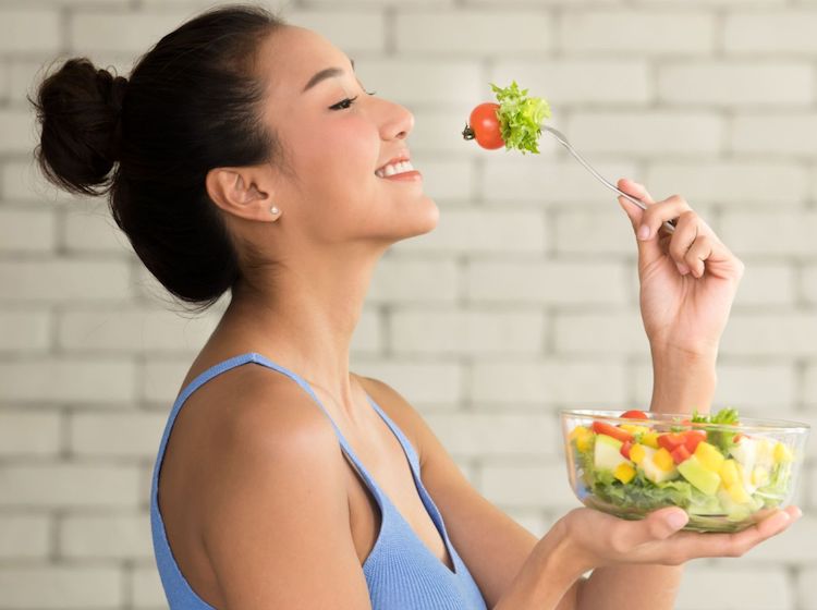 Eat clean giúp giảm cân hiệu quả và bền vững nhờ ưu tiên thực phẩm nguyên chất, ít chế biến