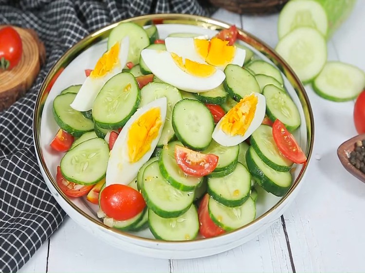 Nhịn ăn gián đoạn là gì? Các phương pháp giúp giảm cân hiệu quả 11 Ưu tiên thực phẩm giàu dinh dưỡng, ít calo như trứng và salad khi áp dụng chế độ Alternate Day Fasting