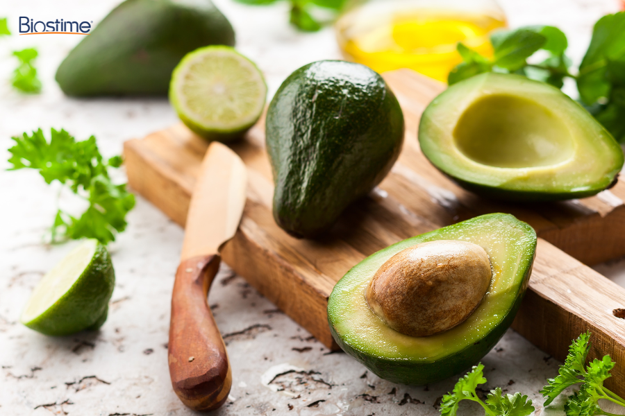 Các thực phẩm bổ sung vitamin E tăng cường sức khỏe toàn diện 9 Một quả bơ trung bình chứa khoảng 2mg vitamin E