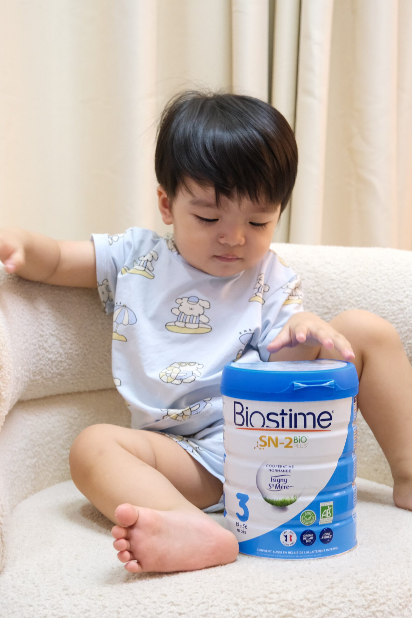 Từ hộp sữa đầu tiên mẹ chọn đến giấc ngủ dài đầu tiên con có, là cả một hành trình của yêu thương